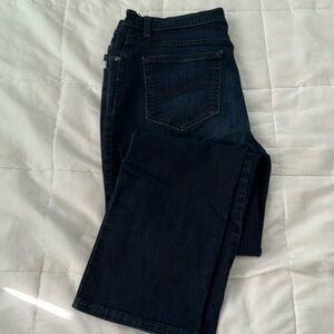 Women’s Lee jeans.  Reg fit straight leg. Size 16. Like new.